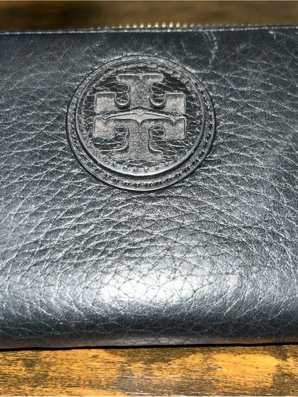Tory Burch Black Pebble Leather Zip-Around Wristlet Wallet Logo Excellent